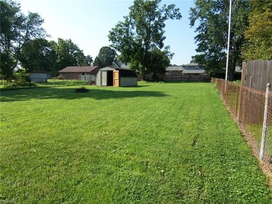 Extra large fenced level yard plus storage buildin