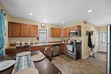 2812 Logan Ave, Des Moines, IA 50317 - photo 6