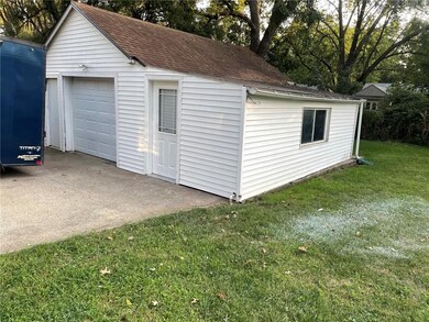 1028 68th St, Windsor Heights, IA 50324 - photo 3