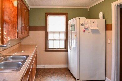The kitchen also has a deep pantry.