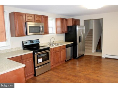 547 W Lawn Ave, Reading, PA 19609 - photo 6