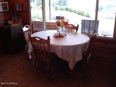 6- BREAKFAST SPACE
