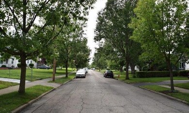 572 E Jeffrey Place, Columbus, OH 43214 - photo 3