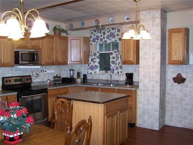 Eat-in-kitchen with oak cabinetry and island