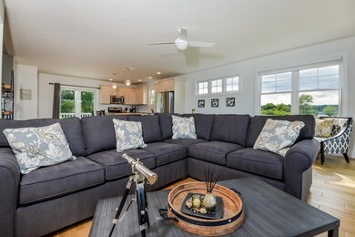 007-Living_Room-2844528-large