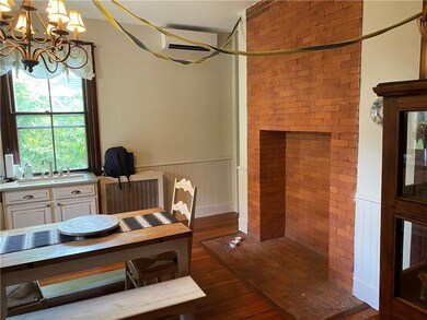 12 Clarke St, Newport, RI 02840 - photo 3