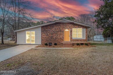 725 Dennis Rd, Jacksonville, NC 28546 - photo 2