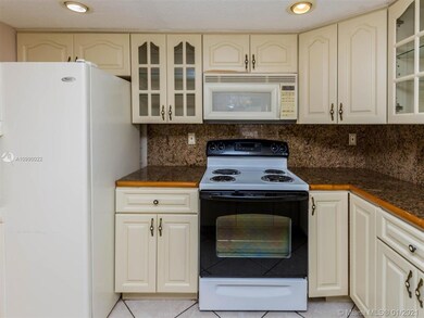 6850 SW 45th Ln unit 10, Miami, FL 33155 - photo 3