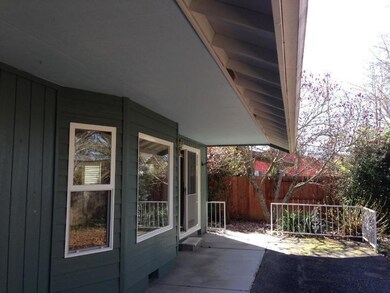 1014 Kokanee Ln, Grants Pass, OR 97527 - photo 2