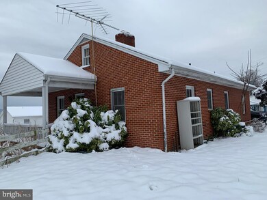 511 Thompson St, Strasburg, VA 22657 - photo 3