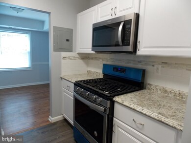 3890 Lyndhurst Dr unit 201, Fairfax, VA 22031 - photo 6