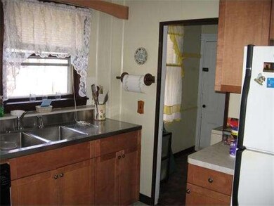 64 Hartsuff St, Rockland, MA 02370 - photo 4