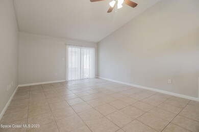 004-photo-dining-room-10445678