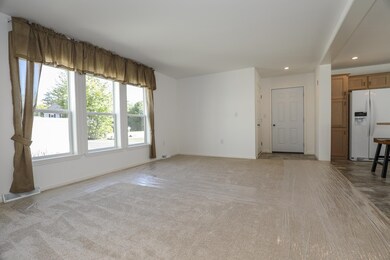 59A Crescent St unit 208-97-21-1, Plymouth, NH 03264 - photo 3