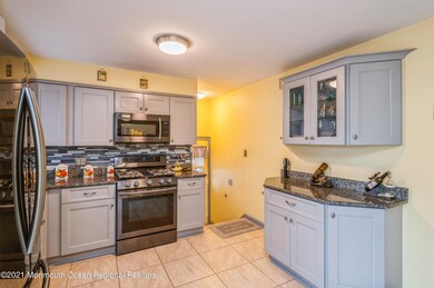 06_17LongviewRoad_177001_Kitchen_HiRes