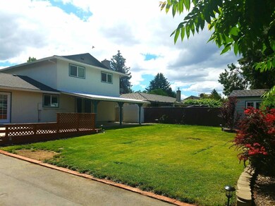 722 Sandra Ln, Central Point, OR 97502 - photo 3