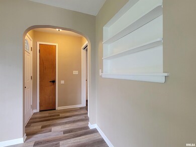 1611 E High St, Davenport, IA 52803 - photo 4