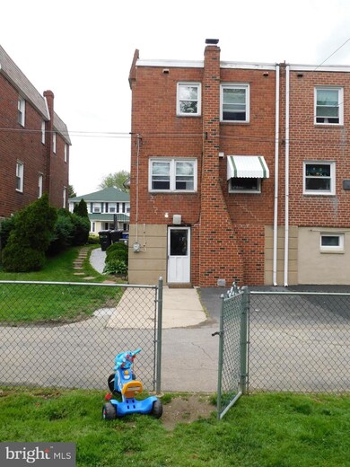 323 N Scott Ave, Glenolden, PA 19036 - photo 2