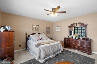 8203 Crossbrook Ct unit 201, Lorton, VA 22079 - photo 5