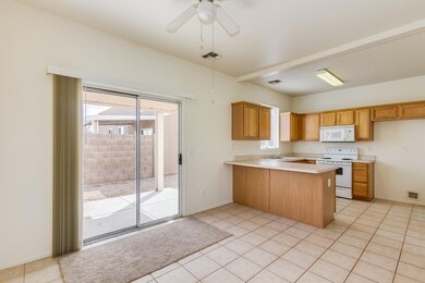 KITCHEN/DINING AREA