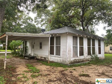 922 E Humphreys St, Seguin, TX 78155 - photo 7