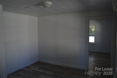 515 S Elm St, Statesville, NC 28677 - photo 4