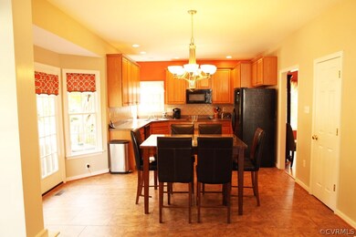 Spacious kitchen with pantry, access to deck, isla