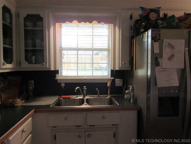 981 N Douglas Dr, Claremore, OK 74017 - photo 6