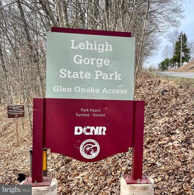 436 Dew Drop Dr, Jim Thorpe, PA 18229 - photo 2