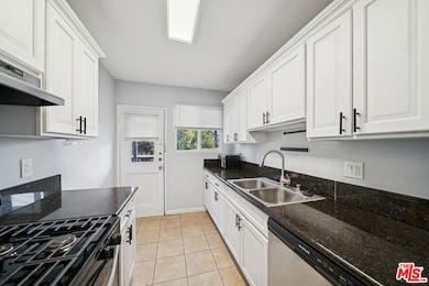 1270 Havenhurst Dr unit 12, West Hollywood, CA 90046 - photo 5