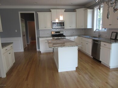 1139 Woodberry Dr, Mountain Top, PA 18707 - photo 7