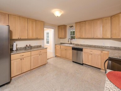 Brand new kitchen with granite...
