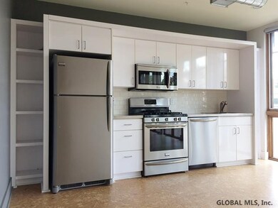 423 Madison Ave unit 2, Albany, NY 12210 - photo 3