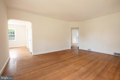 812 Forest Glen Rd, Silver Spring, MD 20901 - photo 3