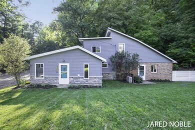 1413 Grand River Dr-5