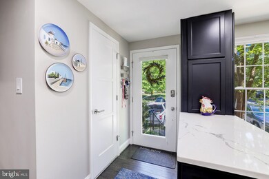 1630 Fieldthorn Dr, Reston, VA 20194 - photo 5