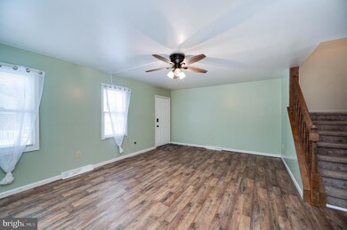 127 W Shackamaxon St, Leesport, PA 19533 - photo 5