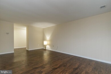 9721 Kings Crown Ct unit 2, Fairfax, VA 22031 - photo 5