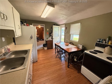 451 4th St, Mason, WV 25260 - photo 6