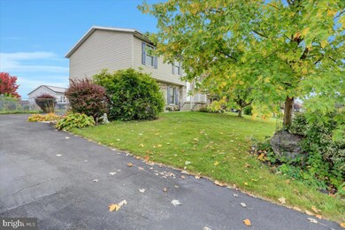 352 Sue Linn Dr, Chambersburg, PA 17201 - photo 2