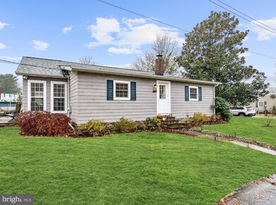 229 Lake Rd, Pasadena, MD 21122 - photo 2