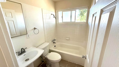 10100 Walnut St unit 3, Oakland, CA 94603 - photo 4