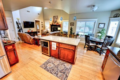 Kitchen-Living