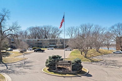 4380 Brookside Ct unit 103, Edina, MN 55436 - photo 2