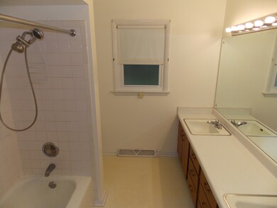 2805 W Grove Ave, Waukegan, IL 60085 - photo 7