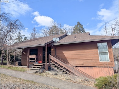1402 4th St, La Grande, OR 97850 - photo 2