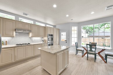 KITCHEN WITH BREAKFAST ROOM