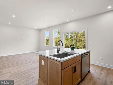 121 Leather Flower Dr, Lake Frederick, VA 22630 - photo 5