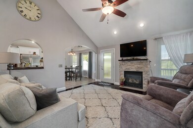 983 Glen Oaks Dr-6