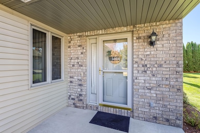 4911 Elmer Ln, Manitowoc, WI 54220 - photo 3